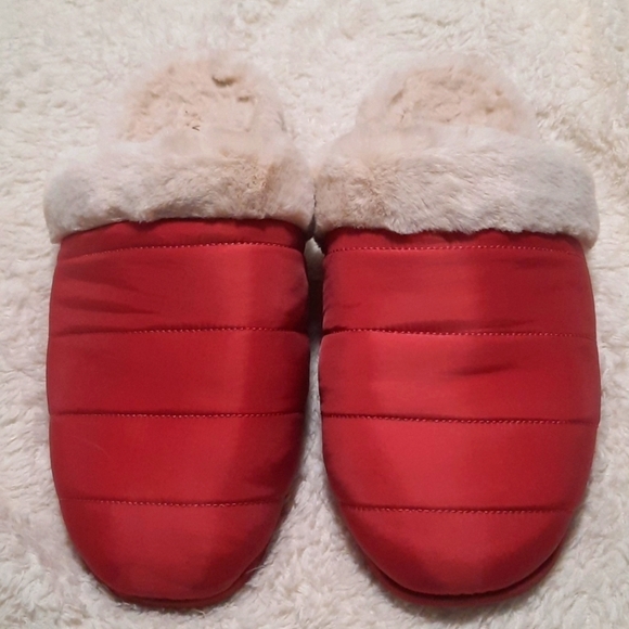 Vionic Slippers - Picture 1 of 5